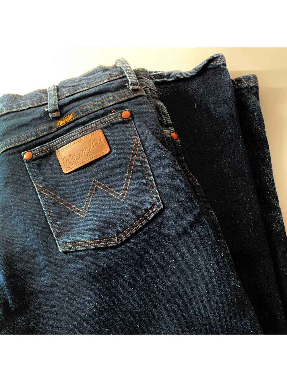 Wrangler dark wash jeans 36x30 - Picture 4 of 5